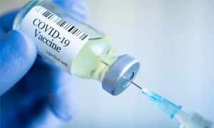 白宫优先注射疫苗遭批 高危让位高位：白宫优先注射疫苗遭批