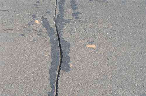 沥青路面裂缝处理 沥青路面裂缝如何修补