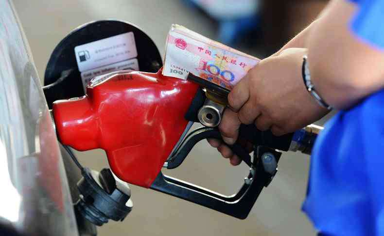 今日油价下调多少 国内成品油价下调 今日92汽油多少钱一升
