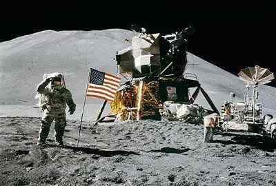 阿姆斯特朗的谎言 登月第一人阿姆斯特朗的谎言，他的相机并没有遗落在月球上