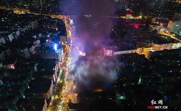 湖南轻纺市场火灾 湖南郴州一轻纺市场发生火灾 火势凶猛附近居民被疏散