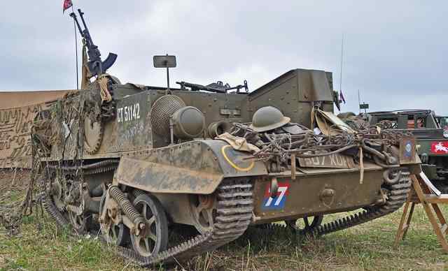 二战英国重机枪 英军在二战时期的决胜利器，被生产了超过11万辆的布伦装甲车