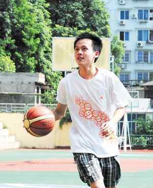 龚士杰 长沙伢子被世界6所名校录取 高考当天在打篮球