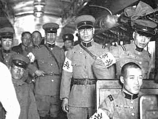 日本宪兵队 这名日本宪兵，被枪决时行刑士兵打光枪里所有子弹，这得有多恨