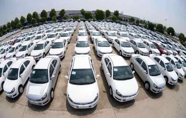 俄罗斯汽车 俄罗斯新车欲打入中国市场，普京代言，八万起售，欲竞争国产？