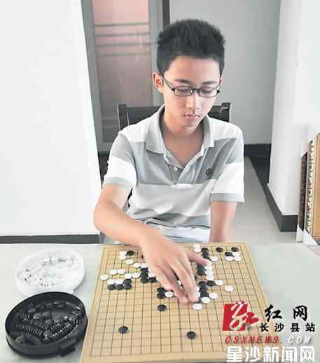 周元俊 长沙县江背伢子成湖南省最年轻职业围棋手