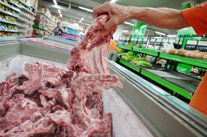 2万吨中央储备冻猪肉在路上 究竟是怎么一回事