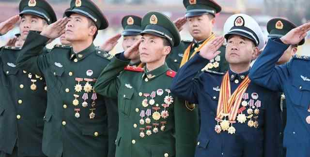 士官长军衔 中国一级军士长：军衔不高，却享受将军待遇，将军都是他们带出来的