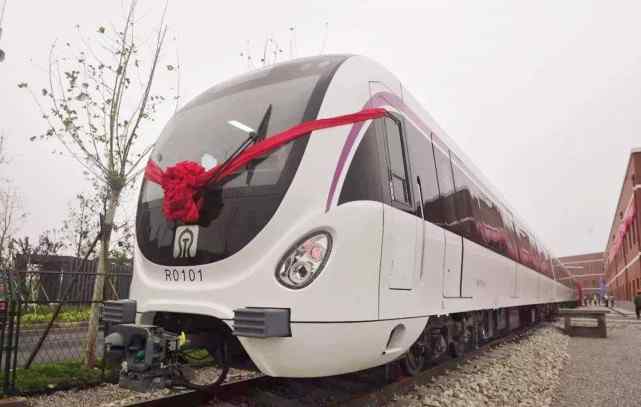 济南地铁来了 济南正在规划建设一条地铁线，全长约39.1千米，沿途设车站32座