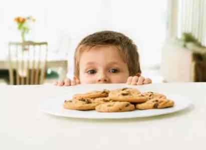 婴儿饼干什么牌子好 婴儿饼干选购攻略，普通饼干不能给宝宝宝吃。