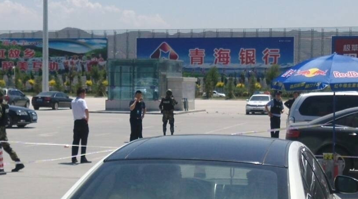 青海西宁市曹家堡机场停车场发生爆炸2